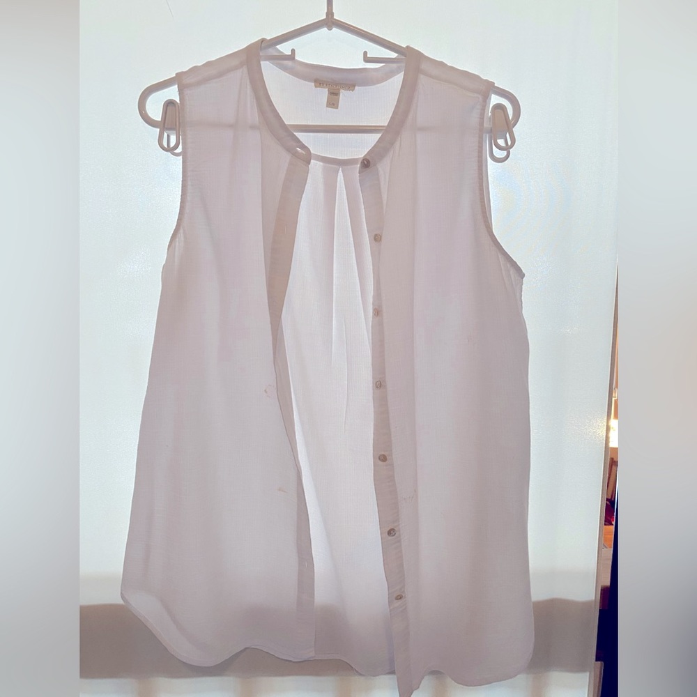 Eileen Fisher sleeveless button down blouse. Size PL